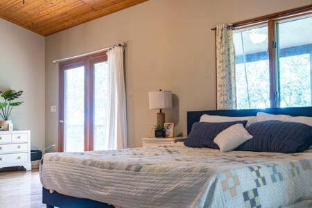 Cozy 2 Bedroom Cabin Nestled In Wooded Hideaway Monterey Buitenkant foto