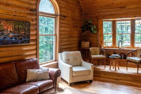 Cozy 2 Bedroom Cabin Nestled In Wooded Hideaway Monterey Buitenkant foto