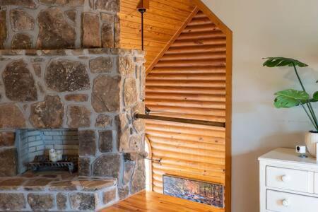 Cozy 2 Bedroom Cabin Nestled In Wooded Hideaway Monterey Buitenkant foto