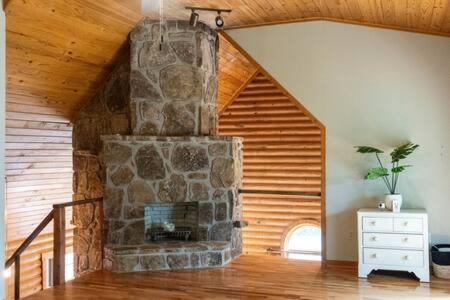Cozy 2 Bedroom Cabin Nestled In Wooded Hideaway Monterey Buitenkant foto