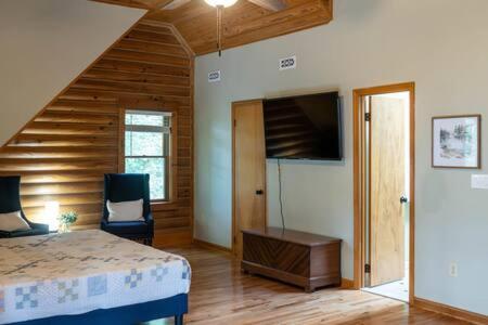 Cozy 2 Bedroom Cabin Nestled In Wooded Hideaway Monterey Buitenkant foto