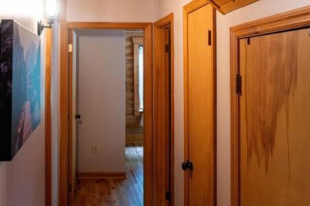 Cozy 2 Bedroom Cabin Nestled In Wooded Hideaway Monterey Buitenkant foto