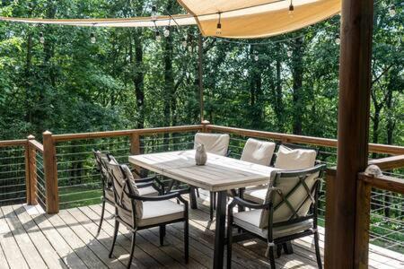 Cozy 2 Bedroom Cabin Nestled In Wooded Hideaway Monterey Buitenkant foto